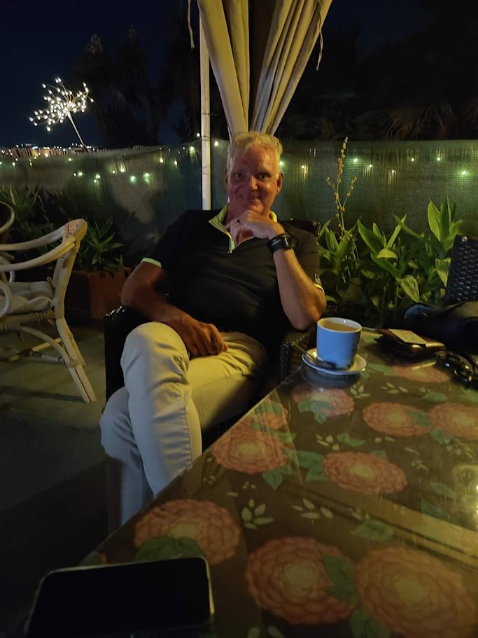 Peter tar det lugnt efter en härlig segeldag